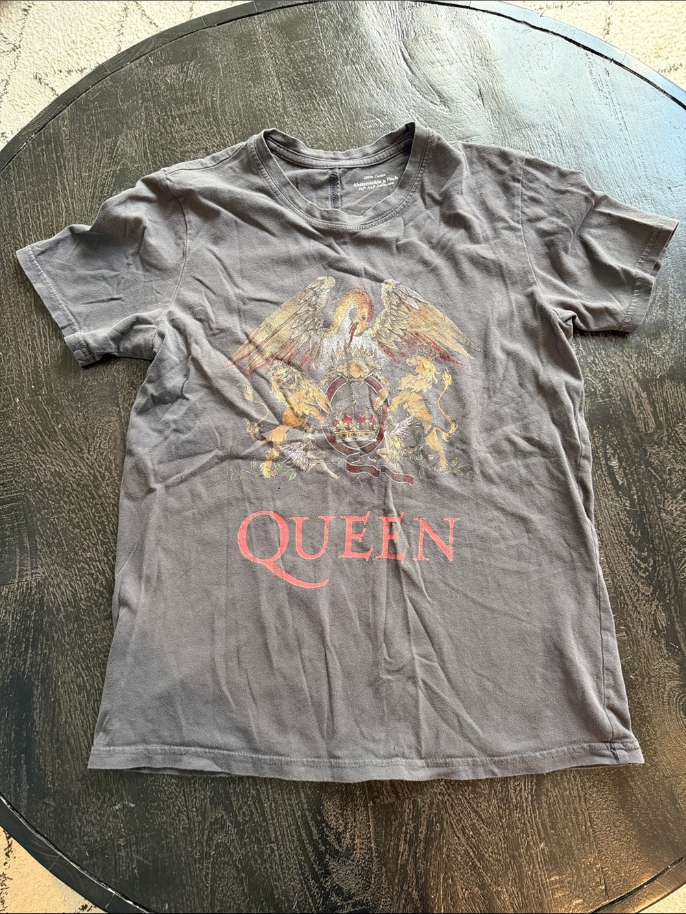Abercrombie & Fitch Gray Queen Graphic Tee